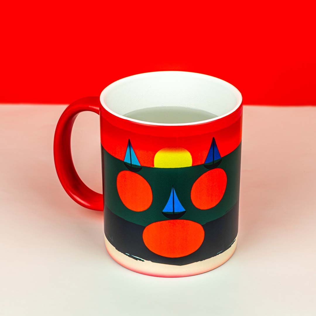 Кружка-хамелеон красная «Корабли»