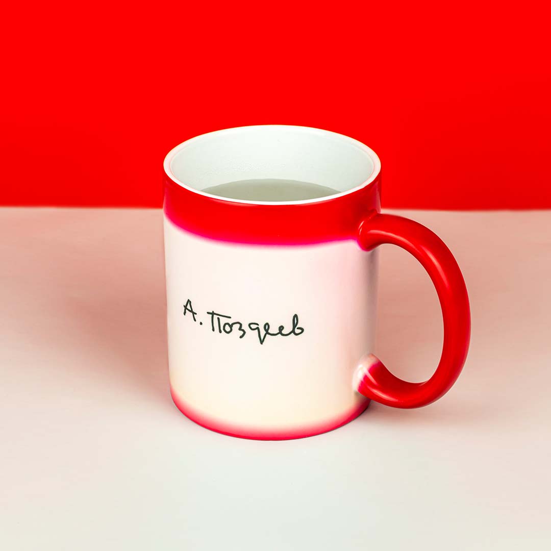 Кружка-хамелеон красная «Корабли»