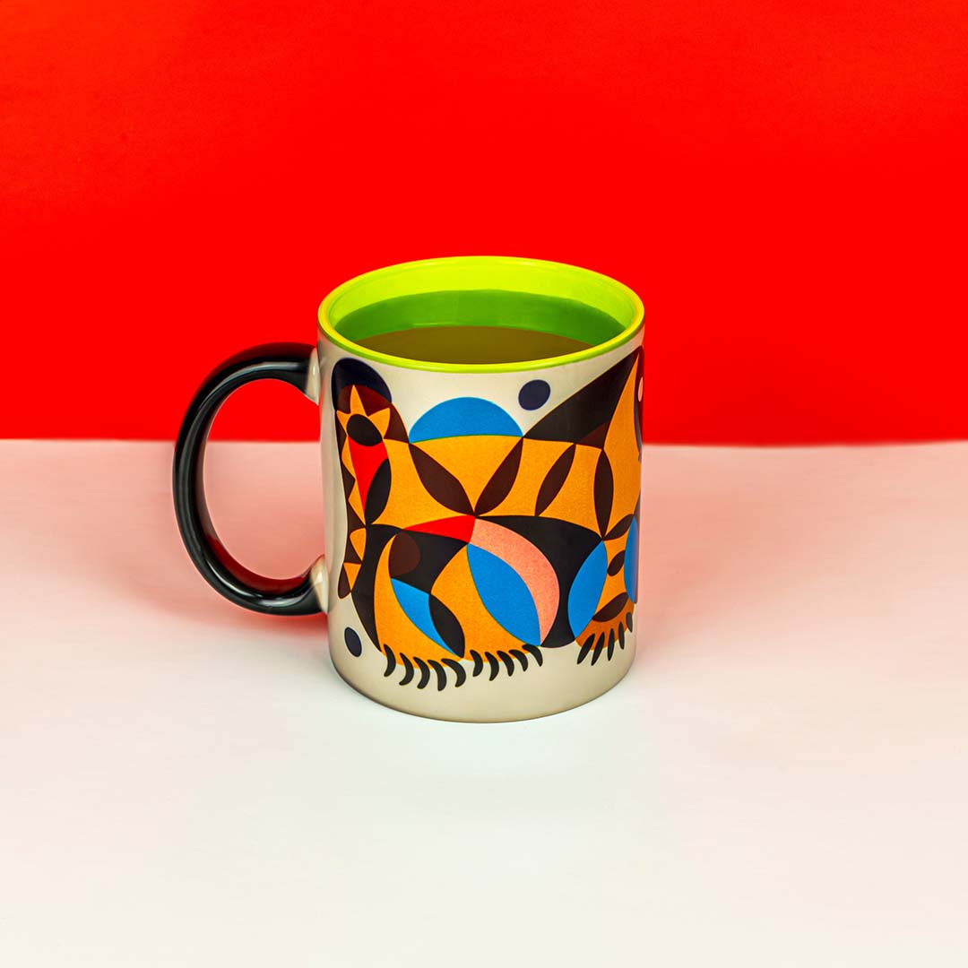 Кружка-хамелеон черная «Тигр. Декоративное панно» (внутри зеленая)